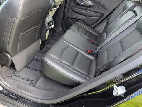 Used 2023 GMC Terrain SLT image 11