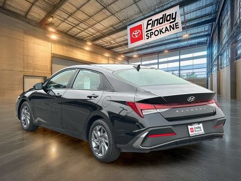 Used 2024 Hyundai Elantra SEL FWD image 6