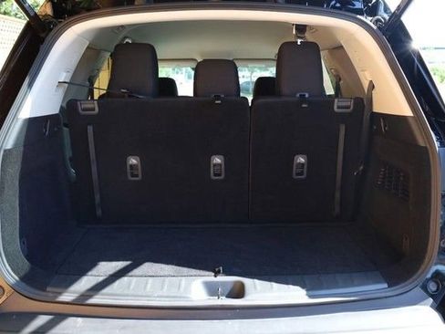 Certified 2025 Nissan Pathfinder SV FWD image 7