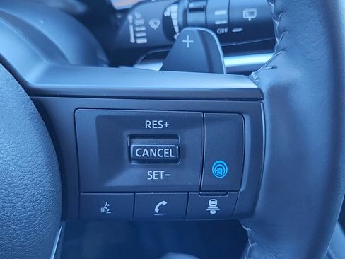 Used 2025 Nissan Pathfinder SV image 13