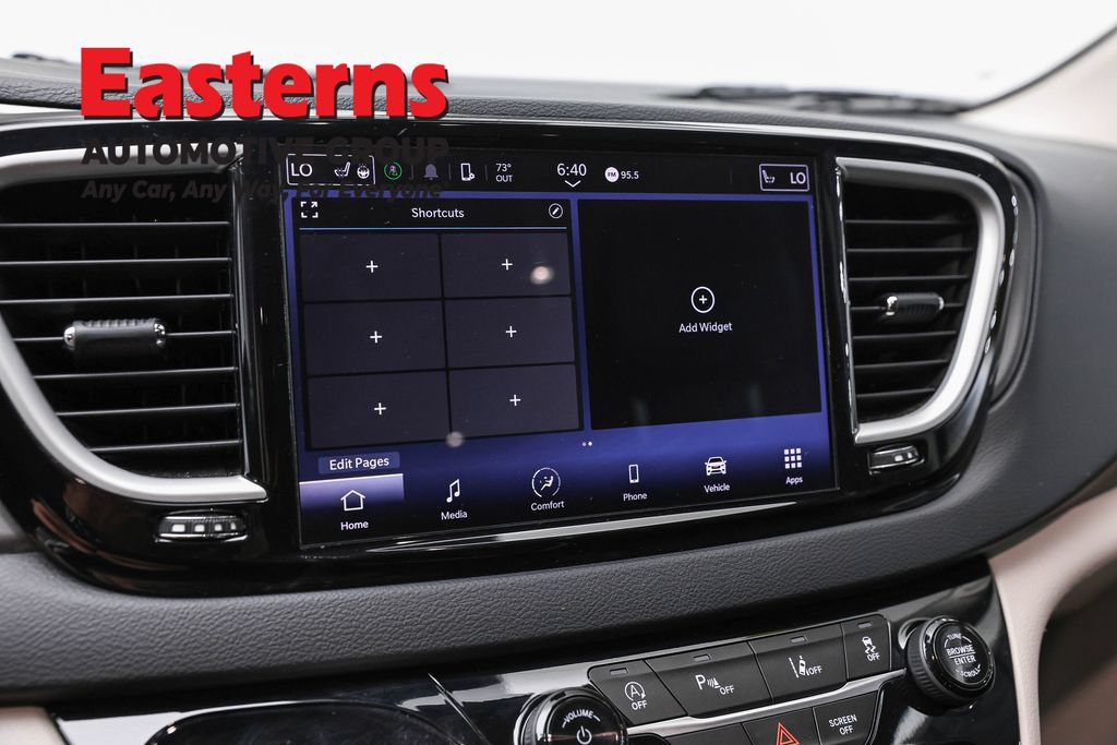 Used 2023 Chrysler Pacifica Touring-L FWD image 20