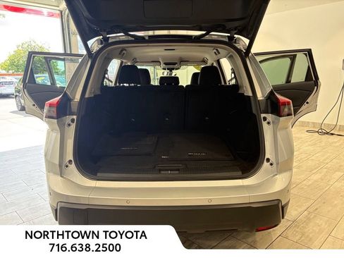 Used 2025 Nissan Rogue SV FWD image 22