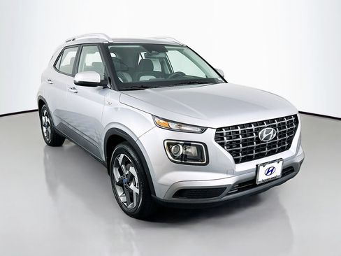 New 2026 Hyundai Venue SEL FWD image 3