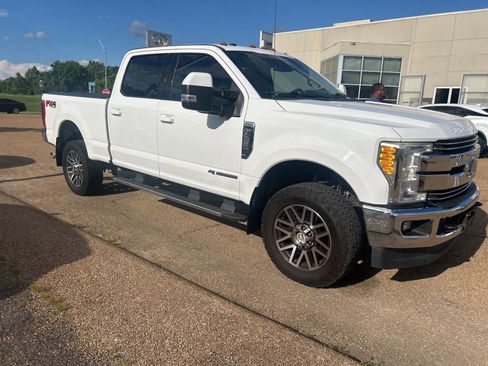 Used 2017 Ford F250 Lariat w/ Lariat Value Package AWD/4WD image 34