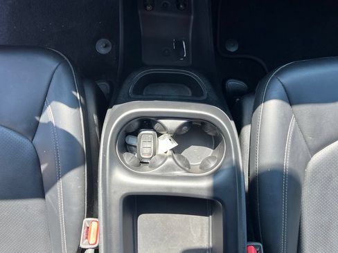 Used 2025 Chrysler Pacifica Select FWD image 23