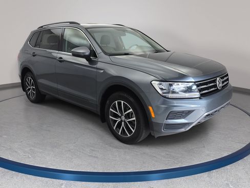 Used 2019 Volkswagen Tiguan SE w/ Panoramic Sunroof Package FWD image 3
