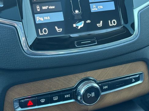 Used 2022 Volvo XC90 T5 Momentum w/ Advanced Package image 23