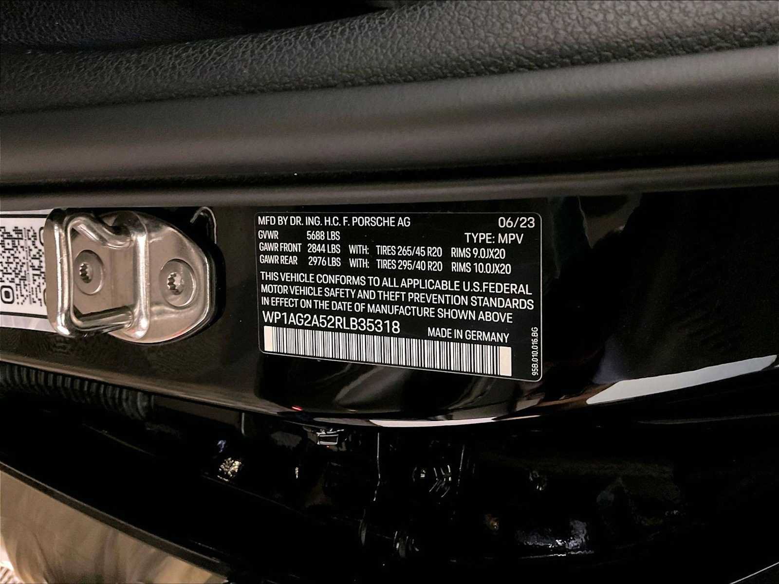 Certified 2024 Porsche Macan S AWD/4WD image 36