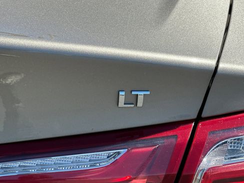 Used 2022 Chevrolet Malibu LT FWD image 25