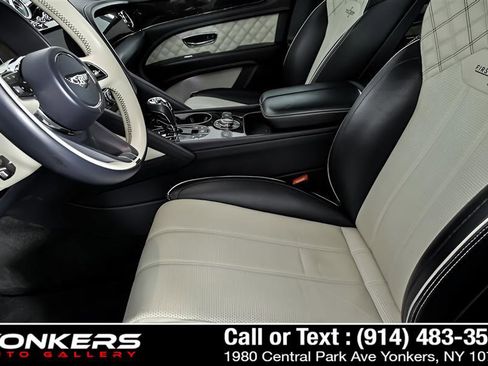 Used 2021 Bentley Bentayga image 23