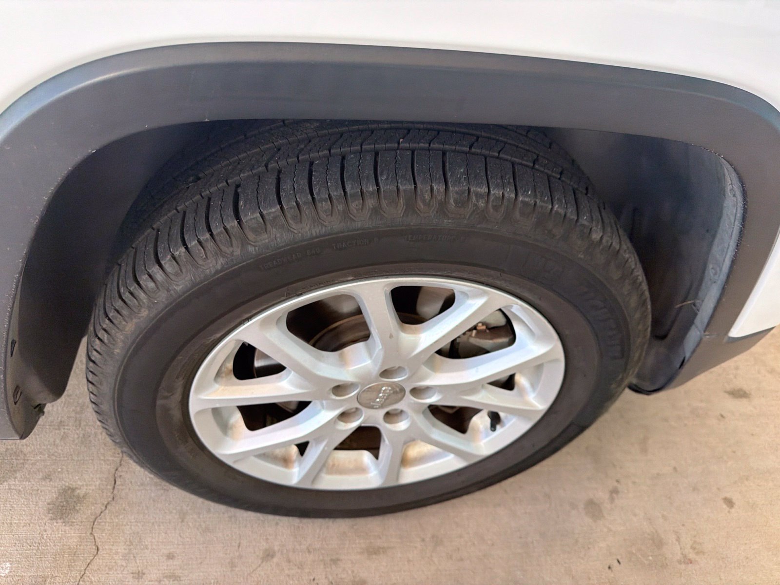Used 2016 Jeep Cherokee Latitude w/ Safety/Convenience Group FWD image 23