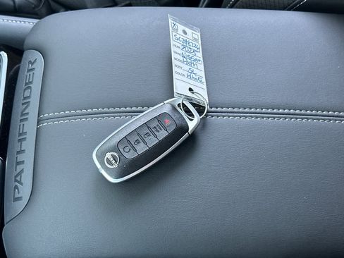 New 2025 Nissan Pathfinder SL image 23