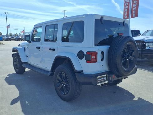 Used 2019 Jeep Wrangler Unlimited Sahara image 2