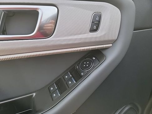 New 2025 Ford Explorer Active w/ Active Comfort Package AWD/4WD image 19