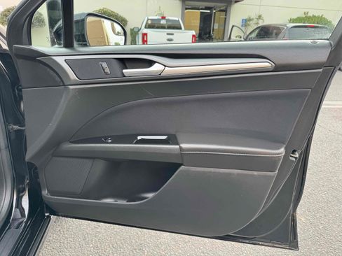 Used 2016 Ford Fusion SE image 60