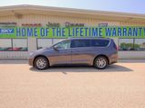 Used 2022 Chrysler Pacifica Touring-L image 3