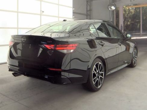 Used 2025 Nissan Sentra SR w/ SR Premium Package FWD image 2