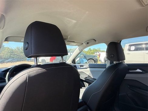 Used 2024 Volkswagen Taos SE image 28