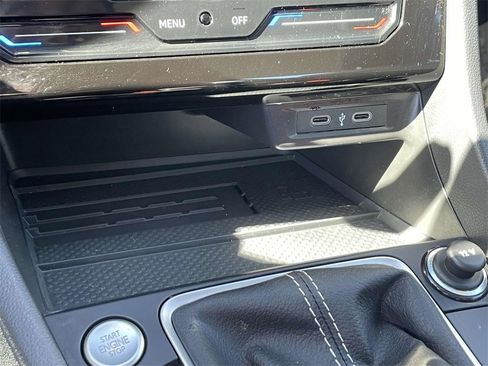 Used 2025 Volkswagen Jetta SE image 30