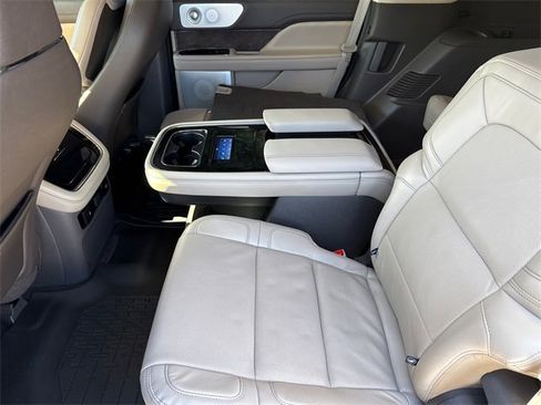 Used 2024 Lincoln Navigator Reserve image 19