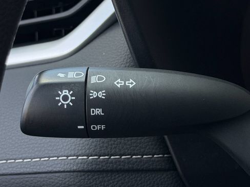 Used 2020 Toyota RAV4 LE FWD image 22