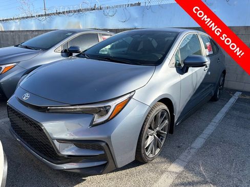 Used 2026 Toyota Corolla SE FWD image 2