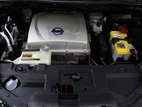 Used 2015 Nissan Leaf SL w/ Premium Package FWD image 30