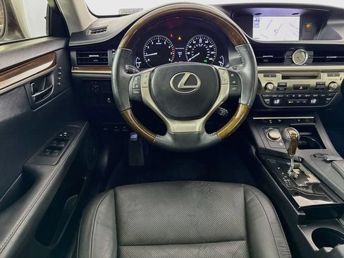 Used 2014 Lexus ES 350 w/ Luxury Package FWD image 24