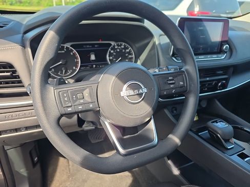 Used 2024 Nissan Rogue S image 9