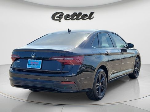 Used 2024 Volkswagen Jetta SE w/ Panoramic Sunroof Package FWD image 4