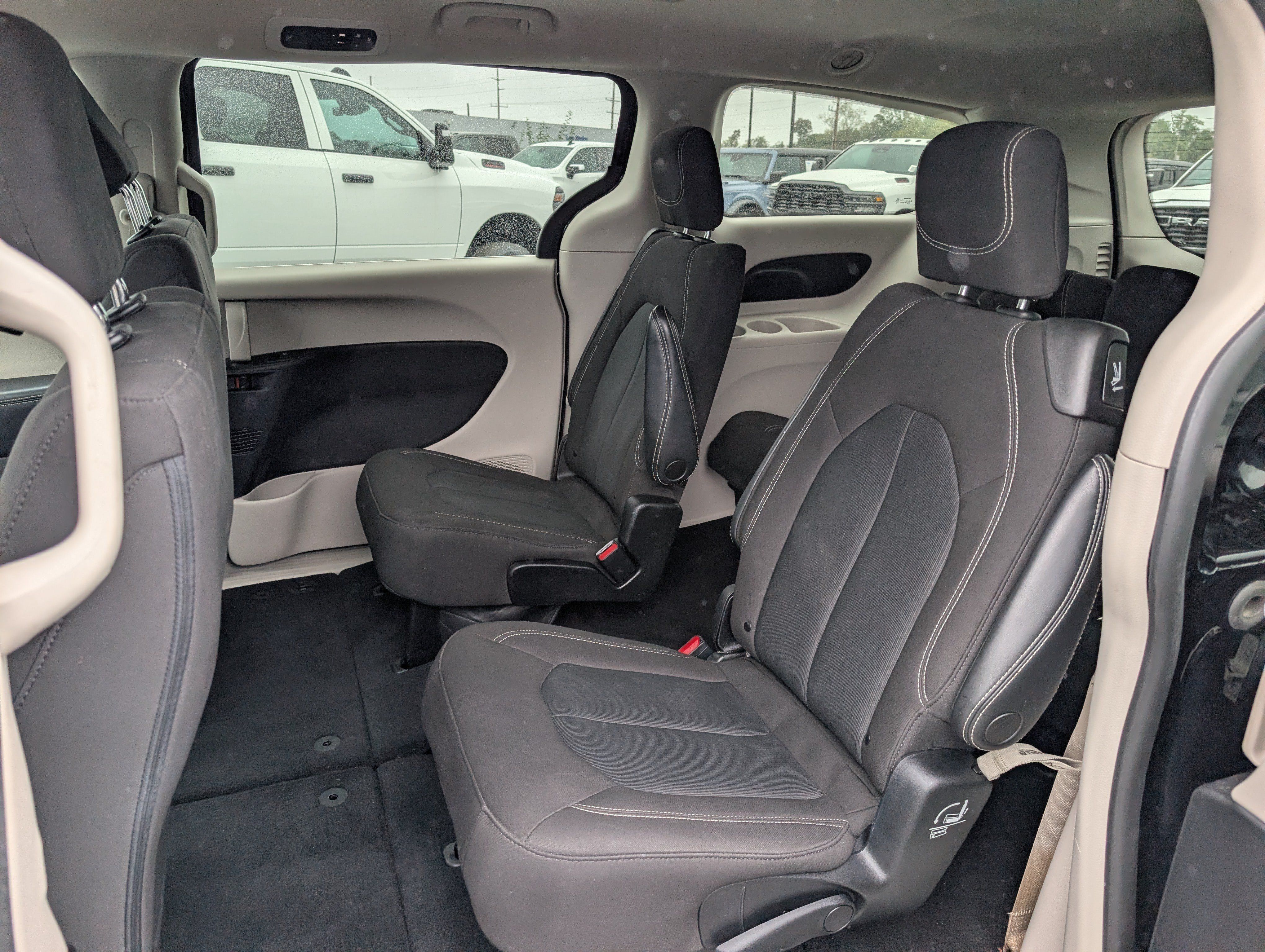 Used 2023 Chrysler Voyager LX FWD image 15