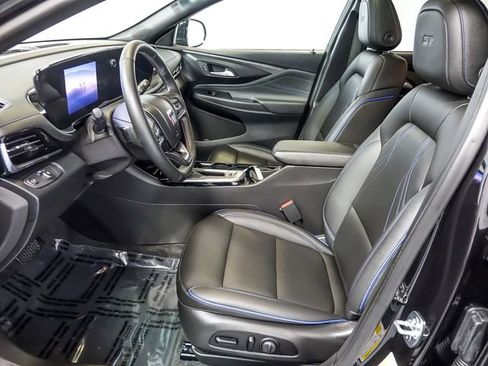 Certified 2025 Buick Envista Sport Touring w/ Convenience I Package FWD image 12
