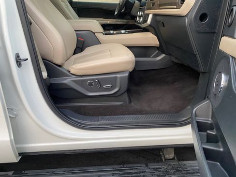 Used 2022 Ford Expedition Max Limited image 36