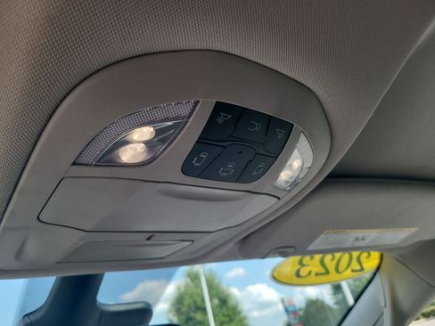 Used 2023 Chrysler Pacifica Touring-L FWD image 20