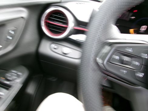 New 2026 Chevrolet Trax RS w/ Sunroof Package image 22