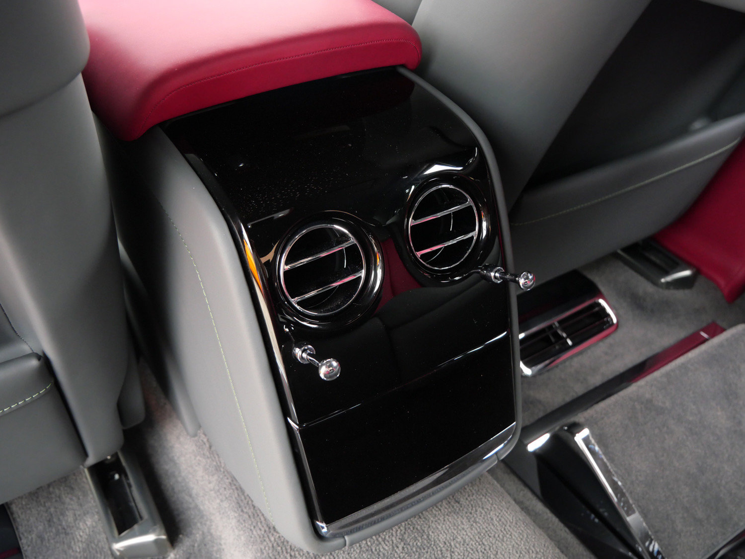 Certified 2023 Rolls-Royce Phantom Sedan RWD image 33