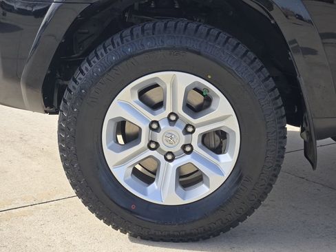 Used 2019 Toyota 4Runner SR5 image 12