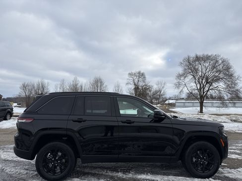 New 2026 Jeep Grand Cherokee Altitude AWD/4WD image 2