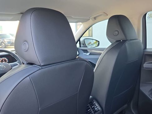 New 2025 Volkswagen Tiguan SE image 19