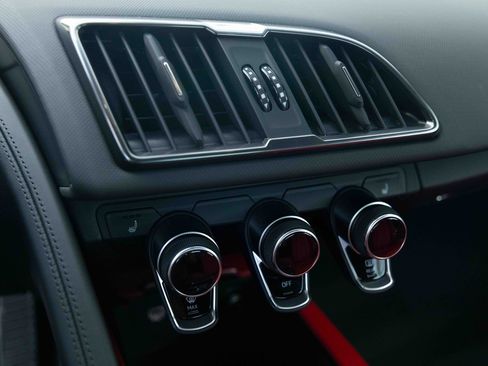 Used 2018 Audi R8 V10 RWD image 19
