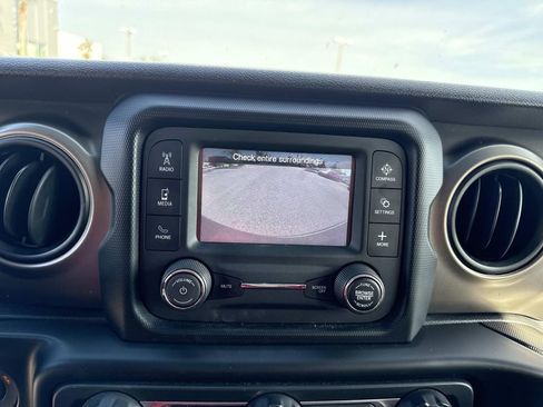 Used 2018 Jeep Wrangler Sport image 18