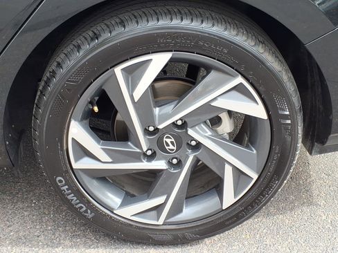 Certified 2025 Hyundai Elantra Sport FWD image 9