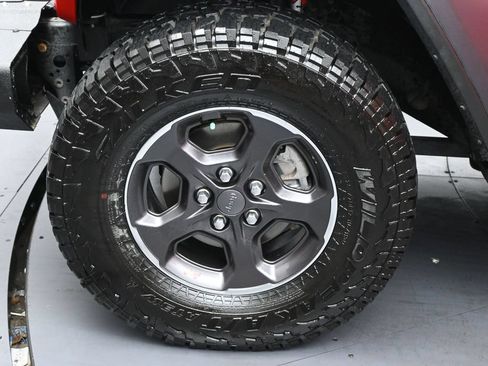 Used 2021 Jeep Gladiator Rubicon w/ Cold Weather Group AWD/4WD image 37