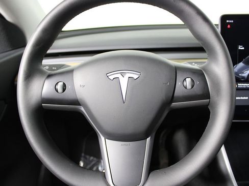 Used 2021 Tesla Model Y Long Range image 12