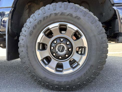 Used 2023 Ford F250 Lariat w/ Lariat Ultimate Package AWD/4WD image 7