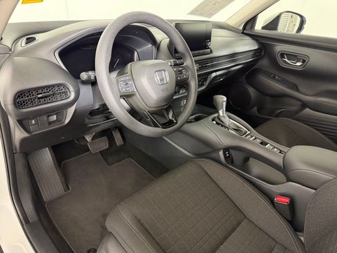 Certified 2025 Honda HR-V LX image 3