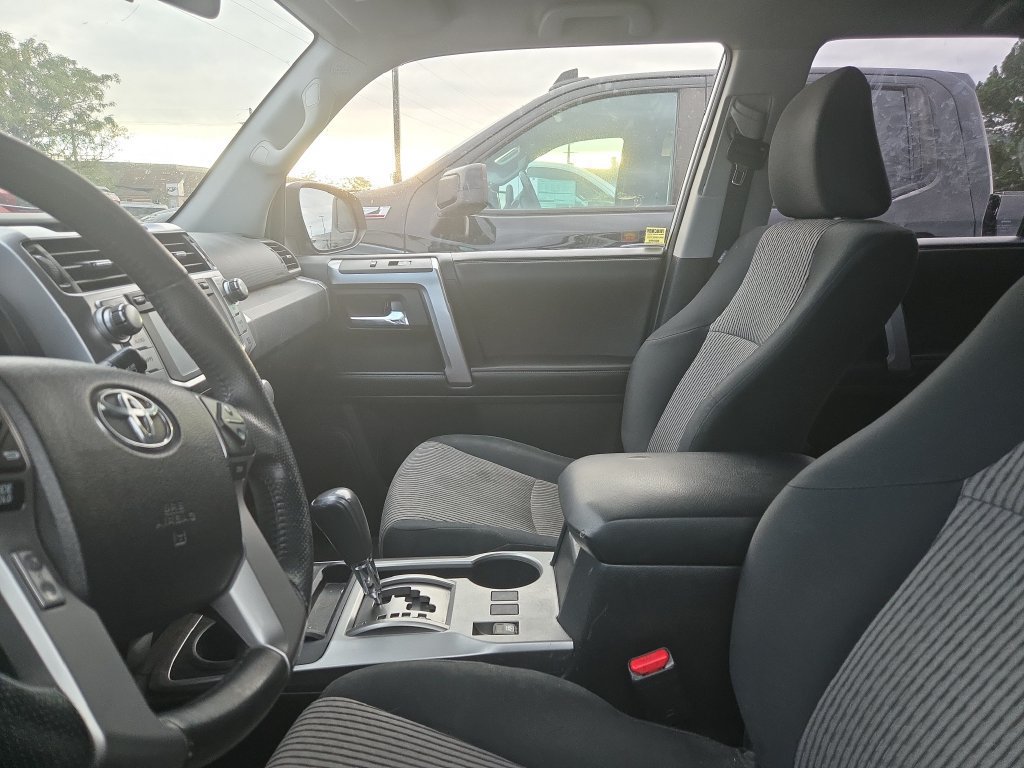 Used 2015 Toyota 4Runner SR5 AWD/4WD image 4