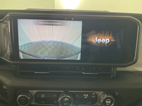 Used 2024 Jeep Wrangler Sport S image 18