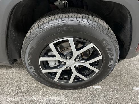 Used 2024 Jeep Grand Cherokee Limited image 21