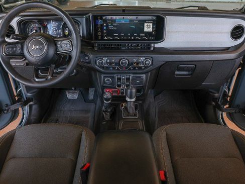 Used 2024 Jeep Wrangler Unlimited AWD/4WD image 37